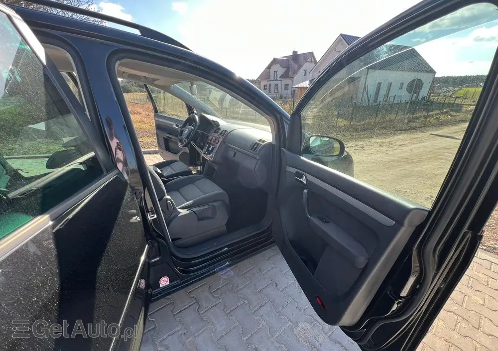 VOLKSWAGEN Touran 