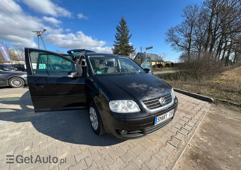 VOLKSWAGEN Touran 