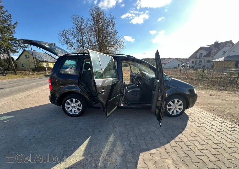 VOLKSWAGEN Touran 