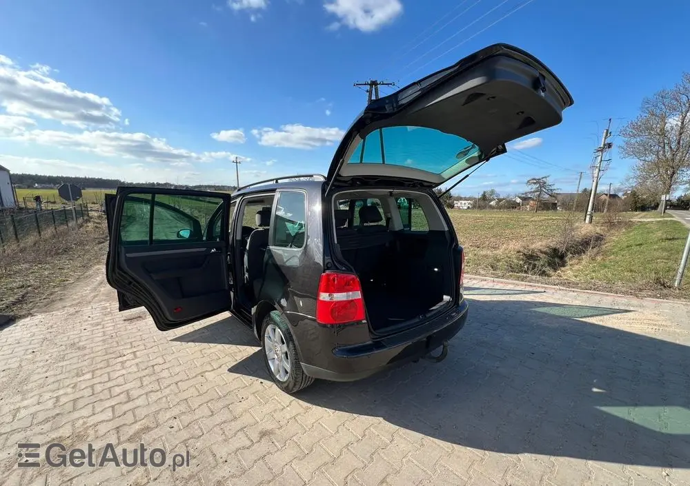 VOLKSWAGEN Touran 