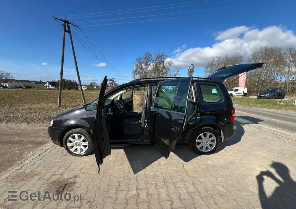 VOLKSWAGEN Touran 