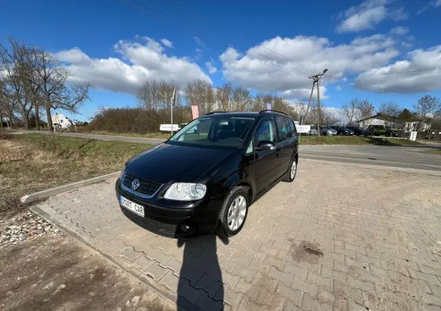 VOLKSWAGEN Touran 