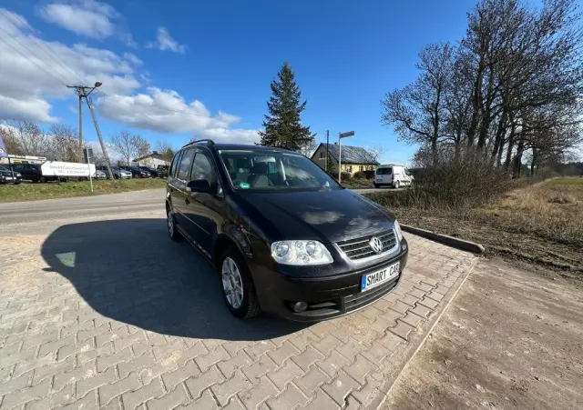 VOLKSWAGEN Touran 