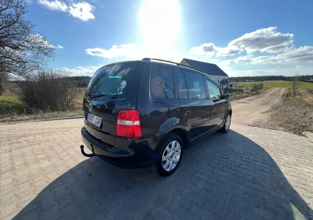 VOLKSWAGEN Touran 