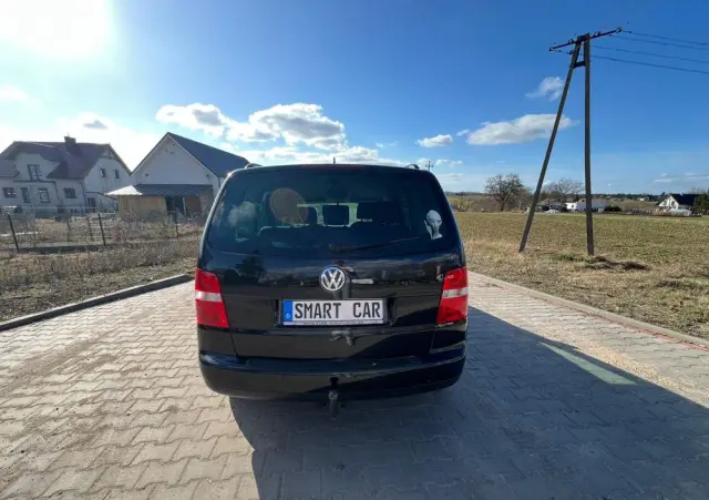 VOLKSWAGEN Touran 