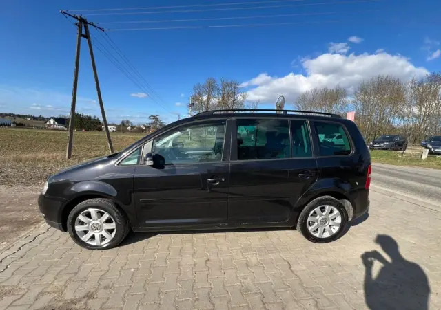 VOLKSWAGEN Touran 