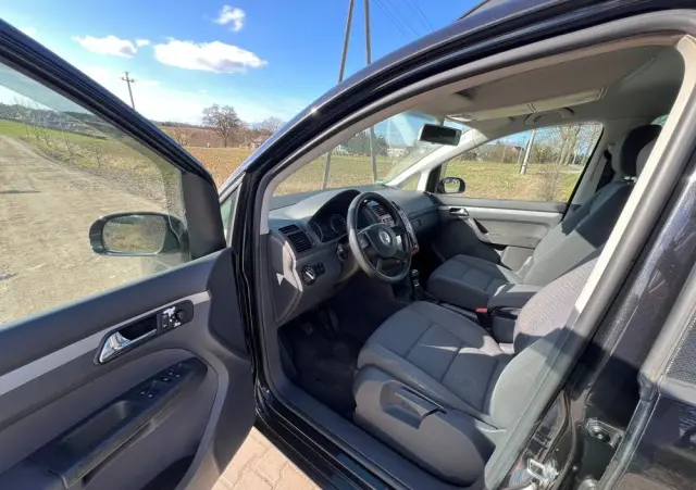 VOLKSWAGEN Touran 