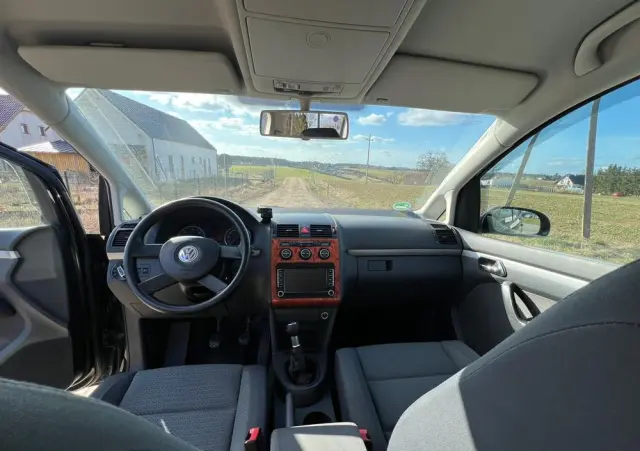VOLKSWAGEN Touran 