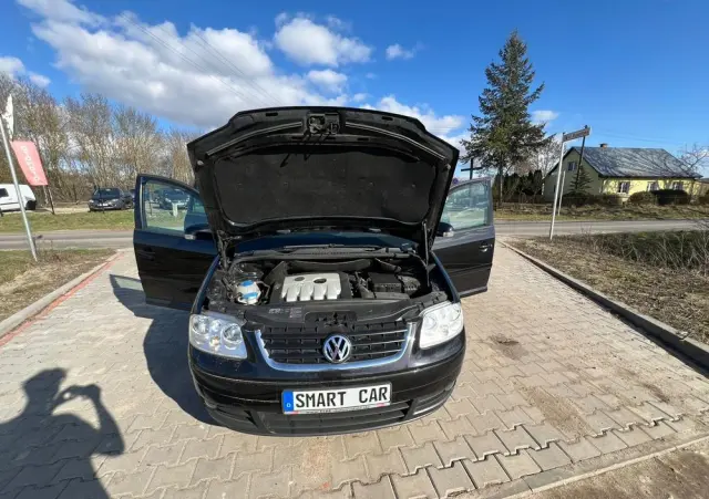 VOLKSWAGEN Touran 