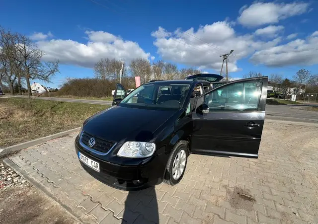 VOLKSWAGEN Touran 