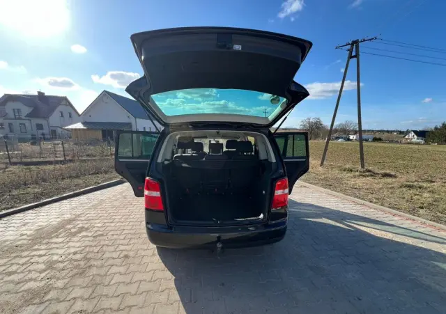 VOLKSWAGEN Touran 