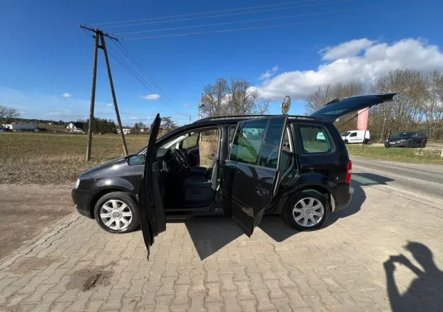 VOLKSWAGEN Touran 