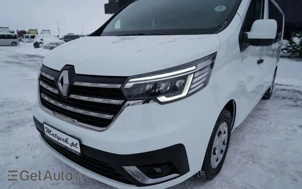 RENAULT TRAFIC III / BUS / 9 MIEJSC  / PIERWSZY WŁAŚCICIEL / POLSKI SALON / 2022 ROK / 