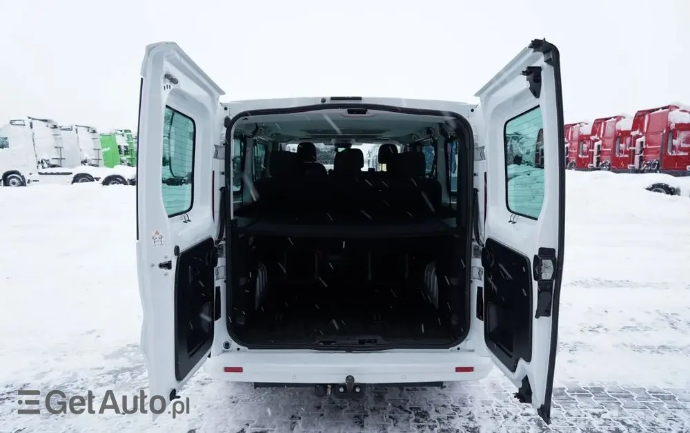 RENAULT TRAFIC III / BUS / 9 MIEJSC  / PIERWSZY WŁAŚCICIEL / POLSKI SALON / 2022 ROK / 