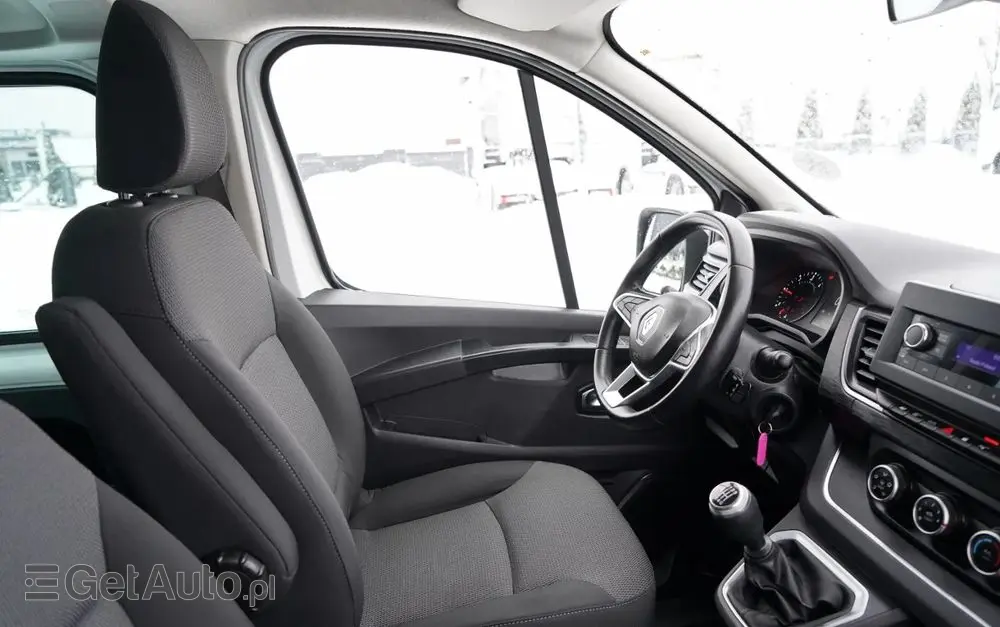 RENAULT TRAFIC III / BUS / 9 MIEJSC  / PIERWSZY WŁAŚCICIEL / POLSKI SALON / 2022 ROK / 