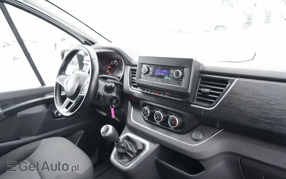 RENAULT TRAFIC III / BUS / 9 MIEJSC  / PIERWSZY WŁAŚCICIEL / POLSKI SALON / 2022 ROK / 