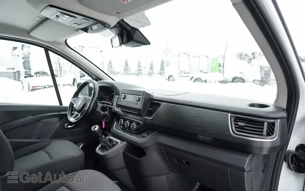 RENAULT TRAFIC III / BUS / 9 MIEJSC  / PIERWSZY WŁAŚCICIEL / POLSKI SALON / 2022 ROK / 