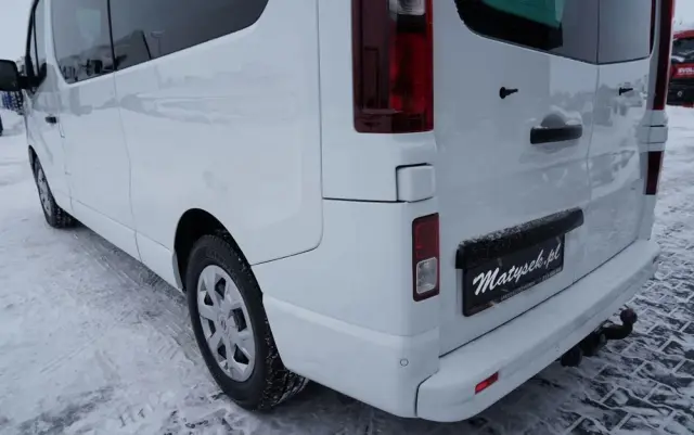 RENAULT TRAFIC III / BUS / 9 MIEJSC  / PIERWSZY WŁAŚCICIEL / POLSKI SALON / 2022 ROK / 