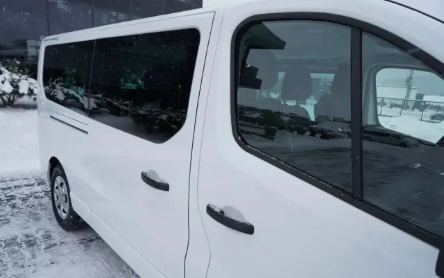 RENAULT TRAFIC III / BUS / 9 MIEJSC  / PIERWSZY WŁAŚCICIEL / POLSKI SALON / 2022 ROK / 