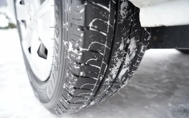 RENAULT TRAFIC III / BUS / 9 MIEJSC  / PIERWSZY WŁAŚCICIEL / POLSKI SALON / 2022 ROK / 