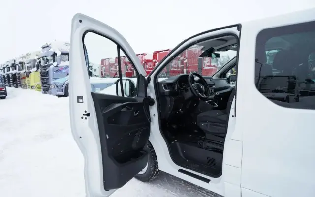 RENAULT TRAFIC III / BUS / 9 MIEJSC  / PIERWSZY WŁAŚCICIEL / POLSKI SALON / 2022 ROK / 