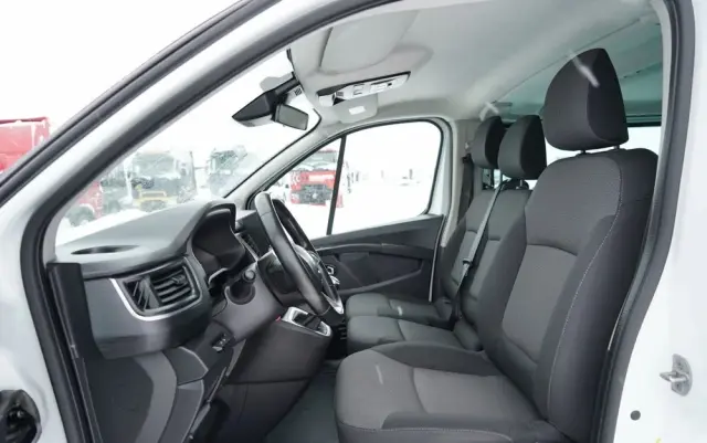 RENAULT TRAFIC III / BUS / 9 MIEJSC  / PIERWSZY WŁAŚCICIEL / POLSKI SALON / 2022 ROK / 