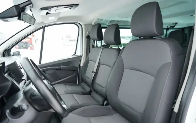 RENAULT TRAFIC III / BUS / 9 MIEJSC  / PIERWSZY WŁAŚCICIEL / POLSKI SALON / 2022 ROK / 