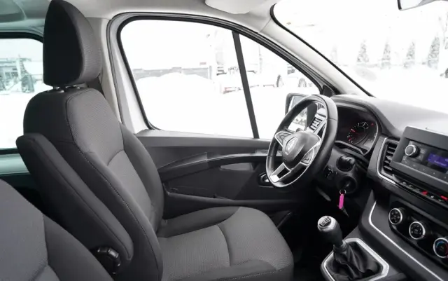 RENAULT TRAFIC III / BUS / 9 MIEJSC  / PIERWSZY WŁAŚCICIEL / POLSKI SALON / 2022 ROK / 