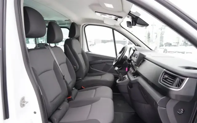 RENAULT TRAFIC III / BUS / 9 MIEJSC  / PIERWSZY WŁAŚCICIEL / POLSKI SALON / 2022 ROK / 