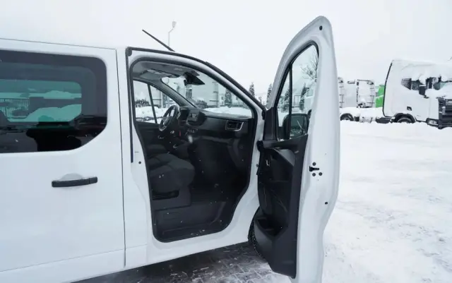 RENAULT TRAFIC III / BUS / 9 MIEJSC  / PIERWSZY WŁAŚCICIEL / POLSKI SALON / 2022 ROK / 