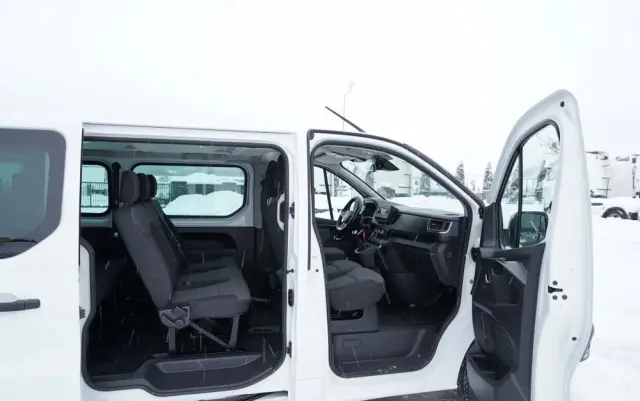 RENAULT TRAFIC III / BUS / 9 MIEJSC  / PIERWSZY WŁAŚCICIEL / POLSKI SALON / 2022 ROK / 