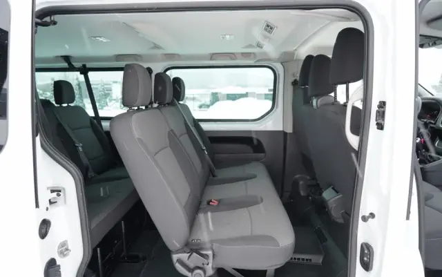 RENAULT TRAFIC III / BUS / 9 MIEJSC  / PIERWSZY WŁAŚCICIEL / POLSKI SALON / 2022 ROK / 