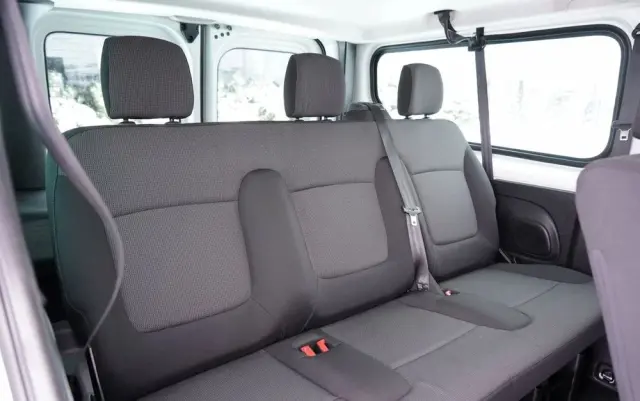 RENAULT TRAFIC III / BUS / 9 MIEJSC  / PIERWSZY WŁAŚCICIEL / POLSKI SALON / 2022 ROK / 