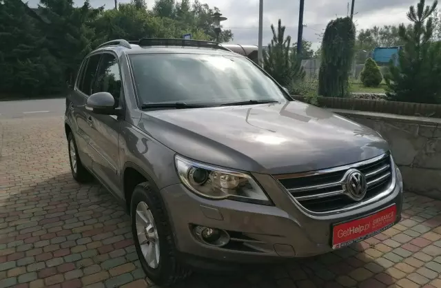 VOLKSWAGEN Tiguan 