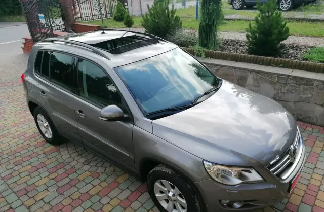 VOLKSWAGEN Tiguan 