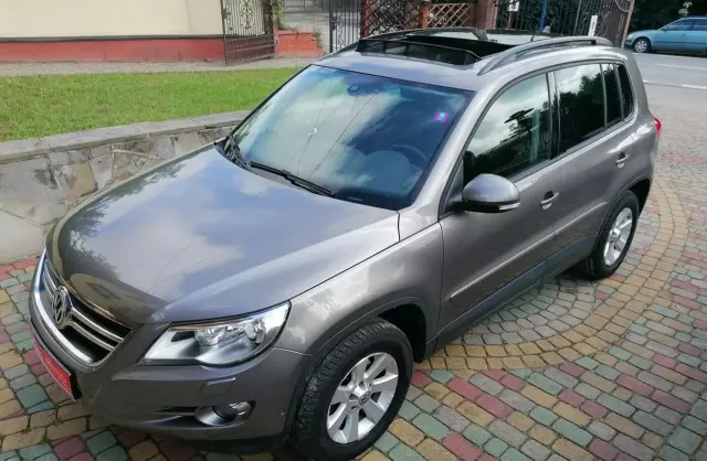 VOLKSWAGEN Tiguan 