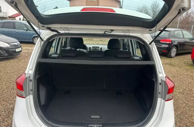 HYUNDAI Ix20 1.4i (90 KM)