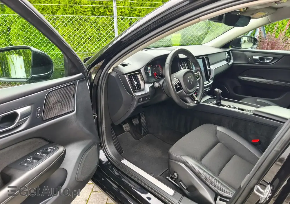 VOLVO V60 D3 Drive-E R-Design Momentum