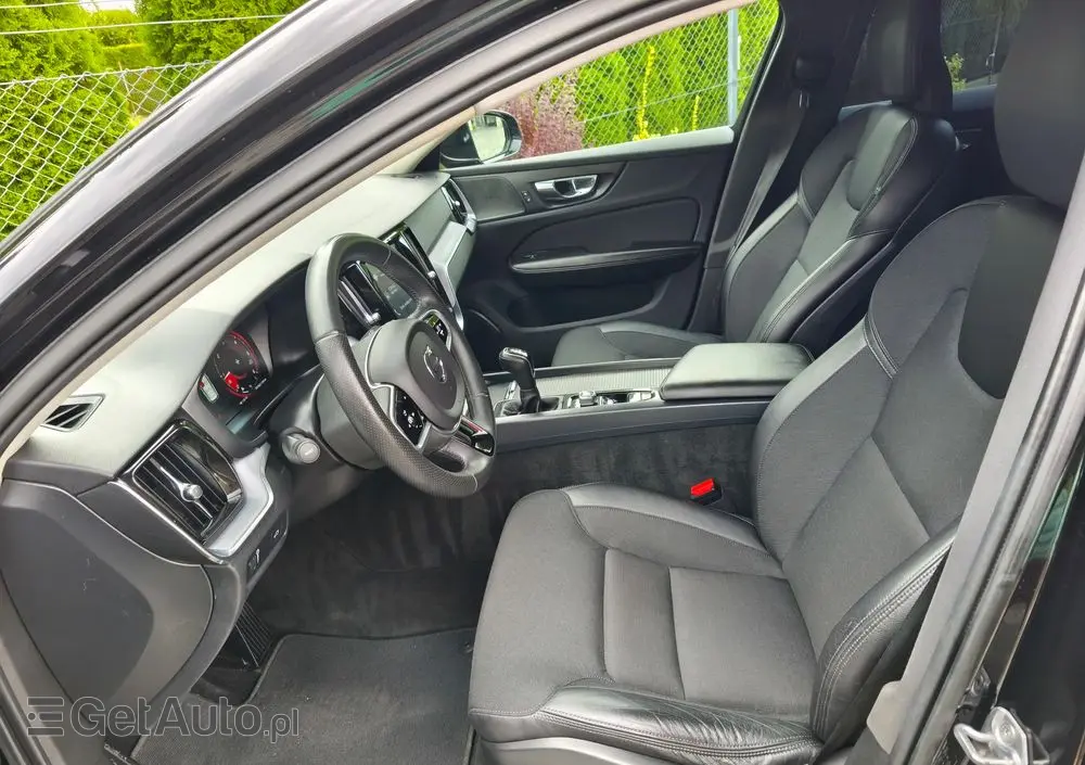 VOLVO V60 D3 Drive-E R-Design Momentum