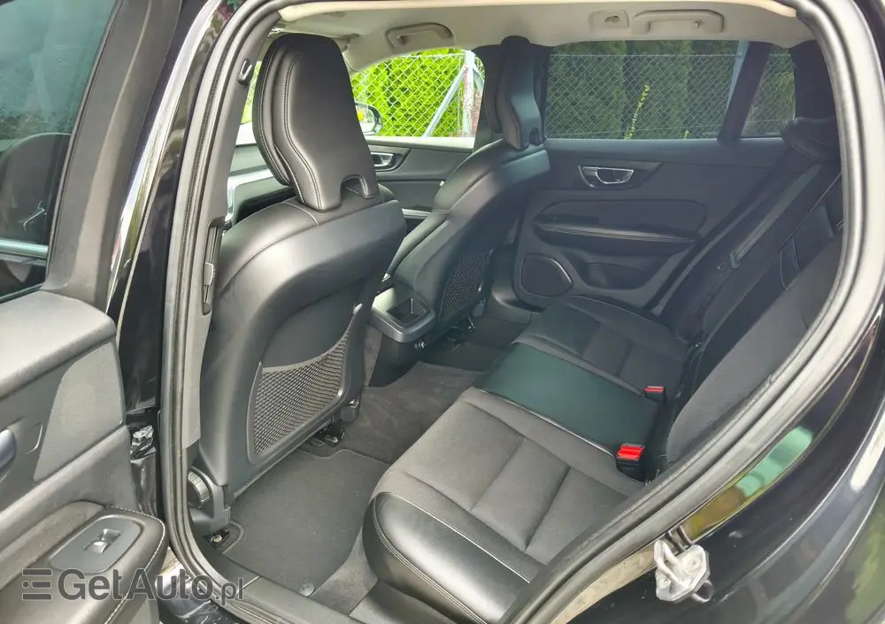 VOLVO V60 D3 Drive-E R-Design Momentum