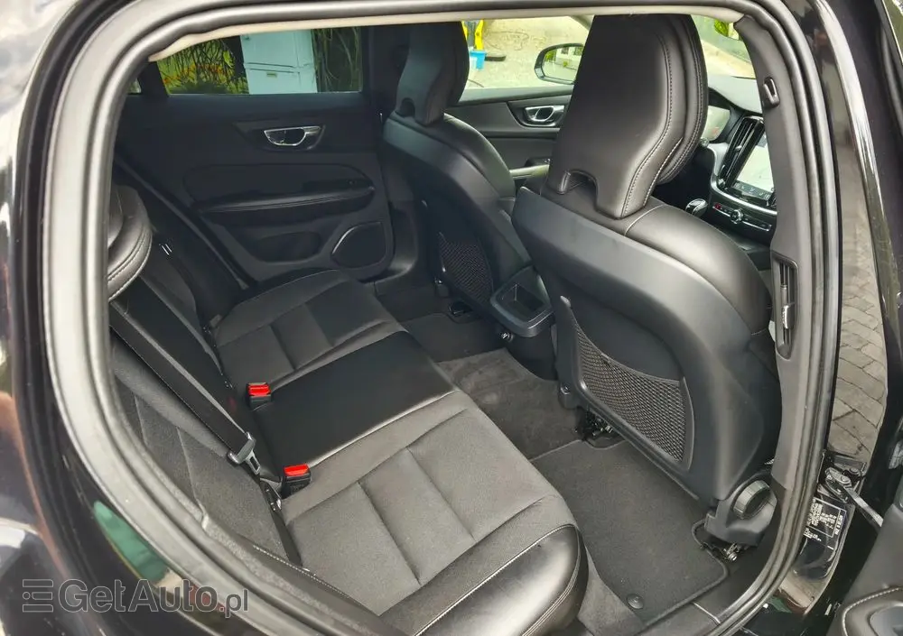 VOLVO V60 D3 Drive-E R-Design Momentum