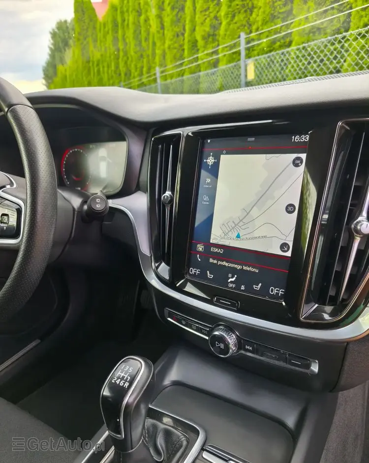 VOLVO V60 D3 Drive-E R-Design Momentum