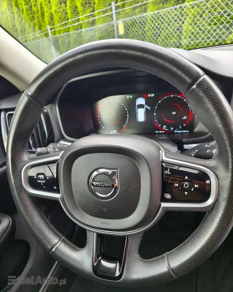 VOLVO V60 D3 Drive-E R-Design Momentum