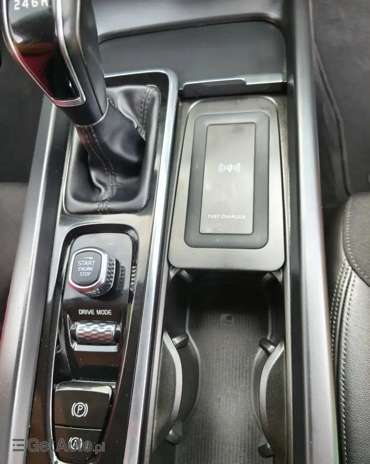 VOLVO V60 D3 Drive-E R-Design Momentum