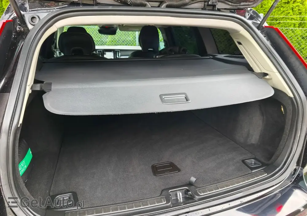 VOLVO V60 D3 Drive-E R-Design Momentum