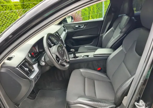 VOLVO V60 D3 Drive-E R-Design Momentum