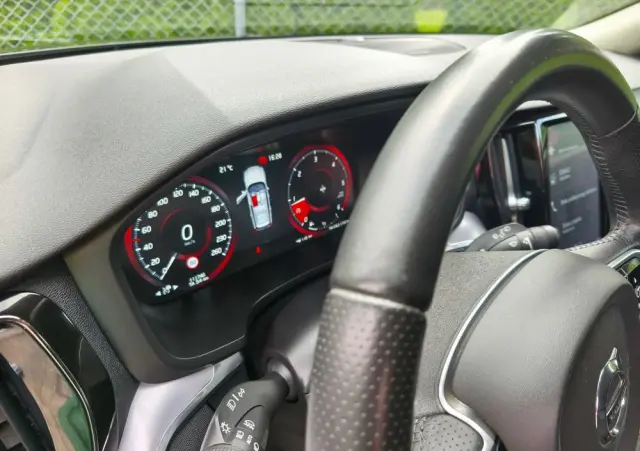 VOLVO V60 D3 Drive-E R-Design Momentum