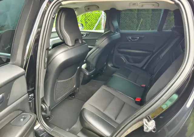 VOLVO V60 D3 Drive-E R-Design Momentum