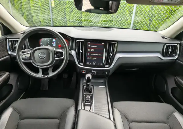 VOLVO V60 D3 Drive-E R-Design Momentum