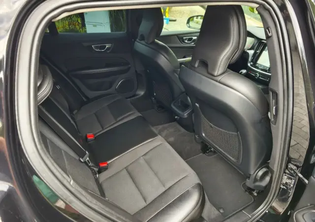 VOLVO V60 D3 Drive-E R-Design Momentum